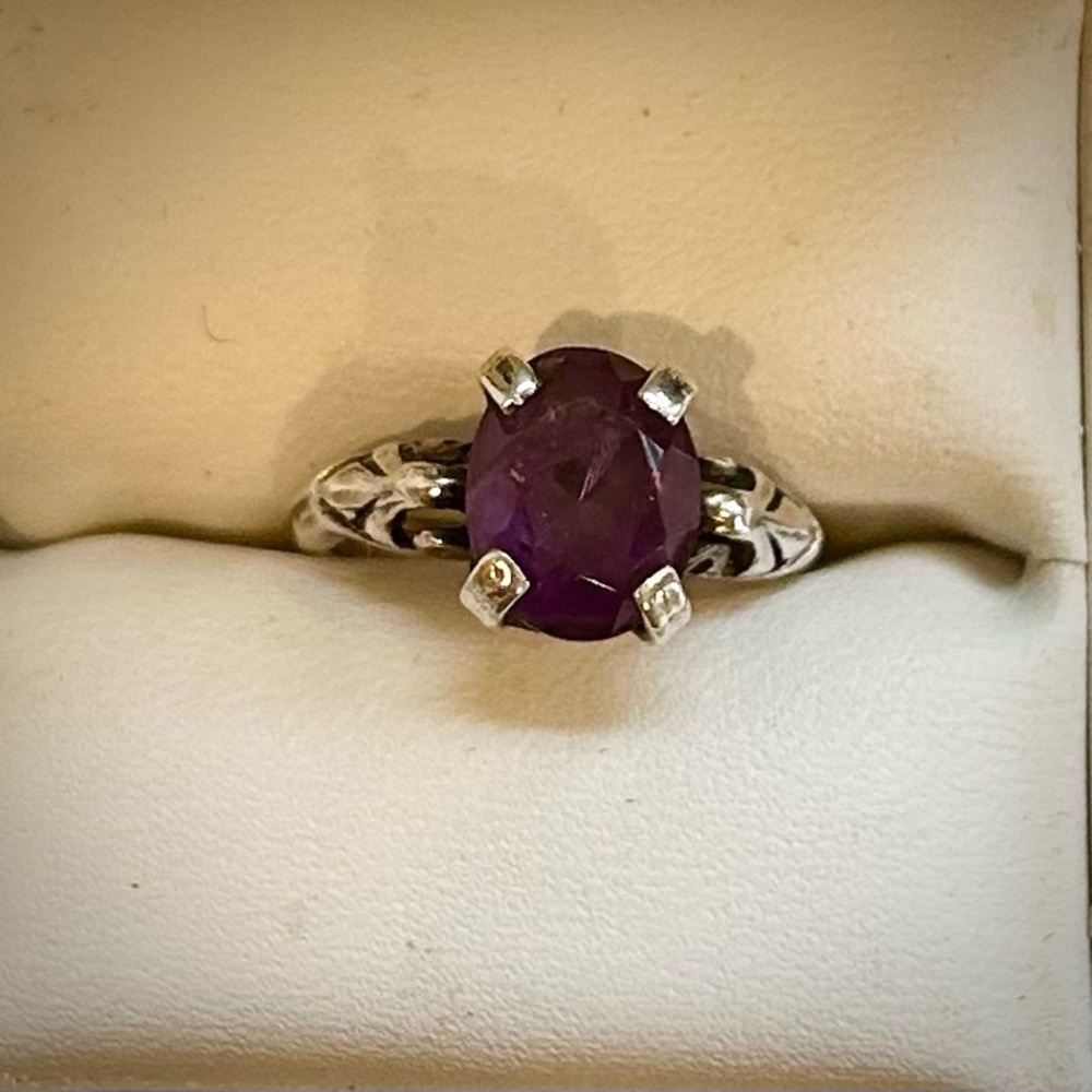 Vintage 70’s artisan crafted hand made silver ring with purple stone(amethyst? )